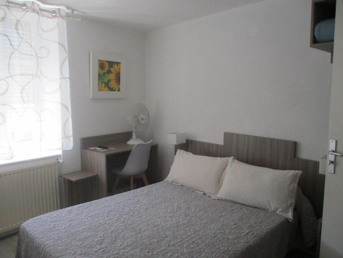 Hotel Du Commerce Пон-Сент-Еспри Екстериор снимка